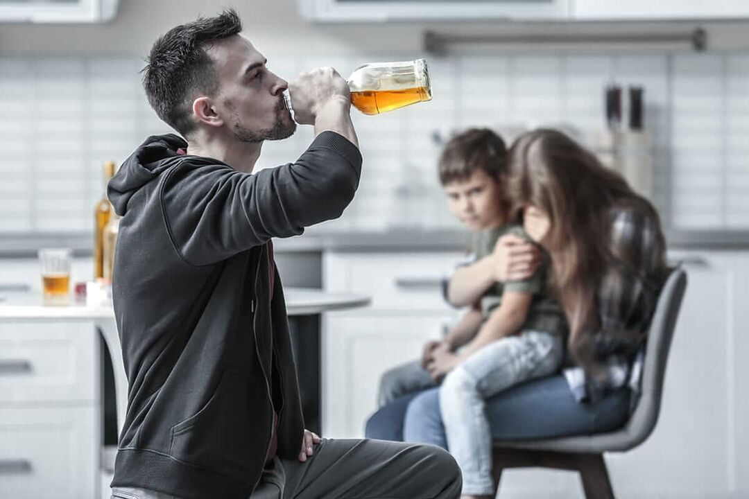 Muški alkoholizam može uništiti obitelj